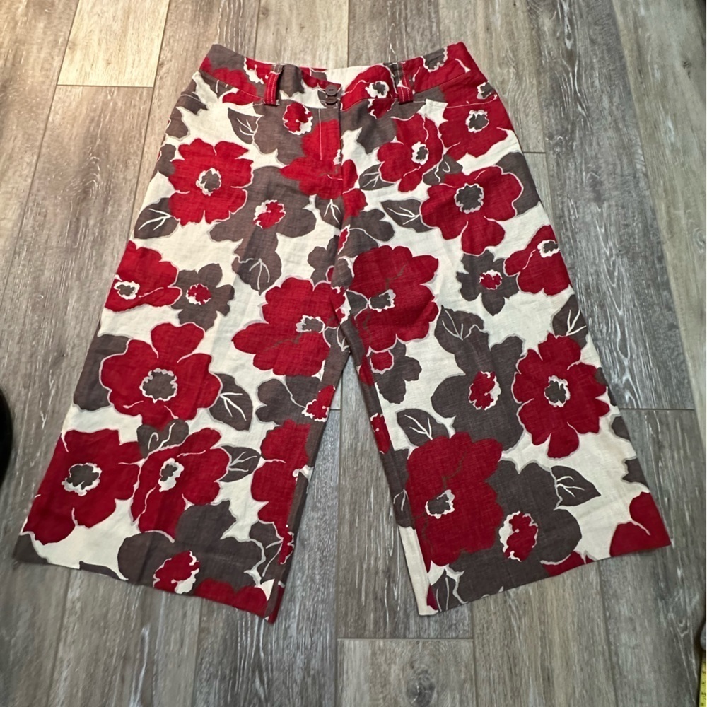 #6)  Rafaella 100% Linen wide leg crop pants with new condition.